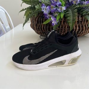 Nike Air Max Fly AT2506-002 mens 10 -left lace missing